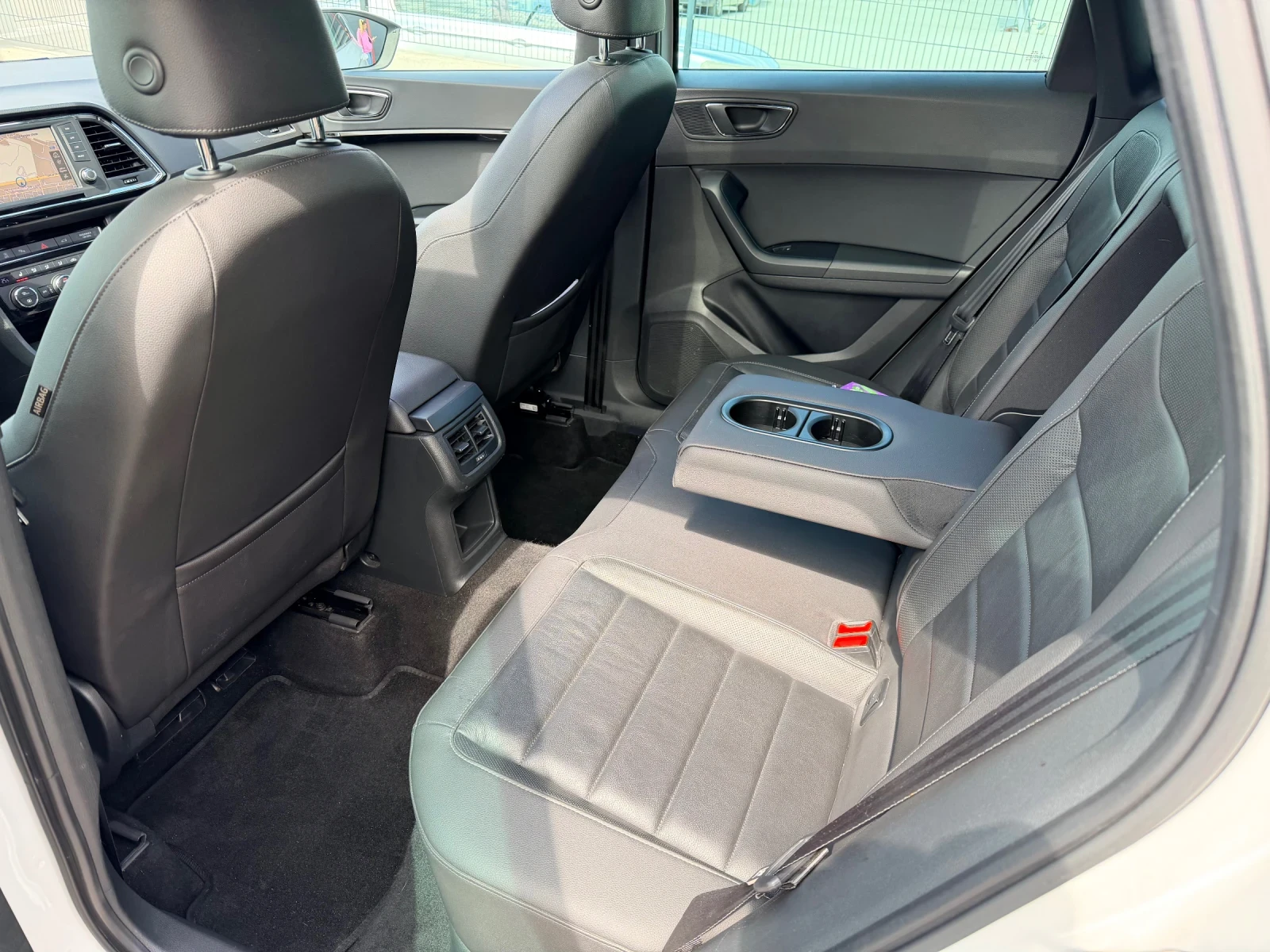 Seat Ateca 2.0 190 автомат панорама, снимка 10 - Автомобили и джипове - 54310272