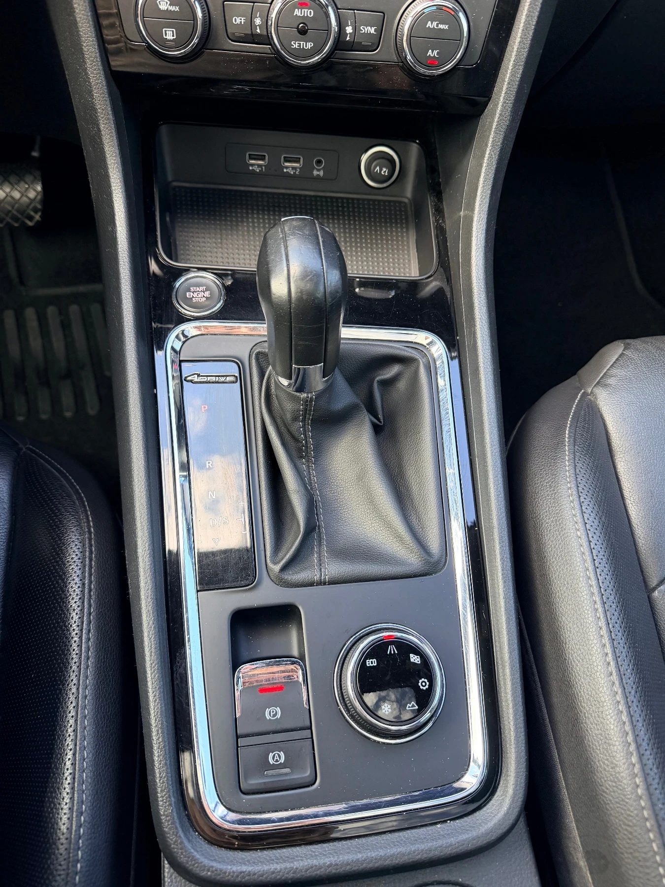 Seat Ateca 2.0 190 автомат панорама, снимка 13 - Автомобили и джипове - 54310272