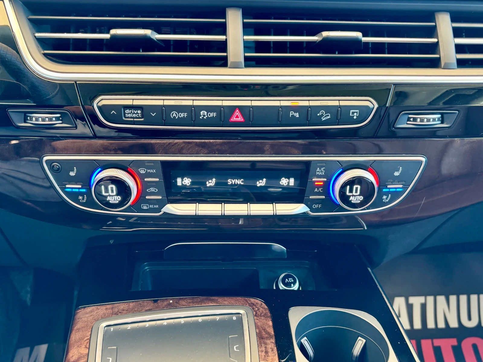 Audi Q7 3.0/QUATTRO/40 X.KM./S-LINE/ОБДУХ/ПАНО/FULL MAX, снимка 12 - Автомобили и джипове - 54544595