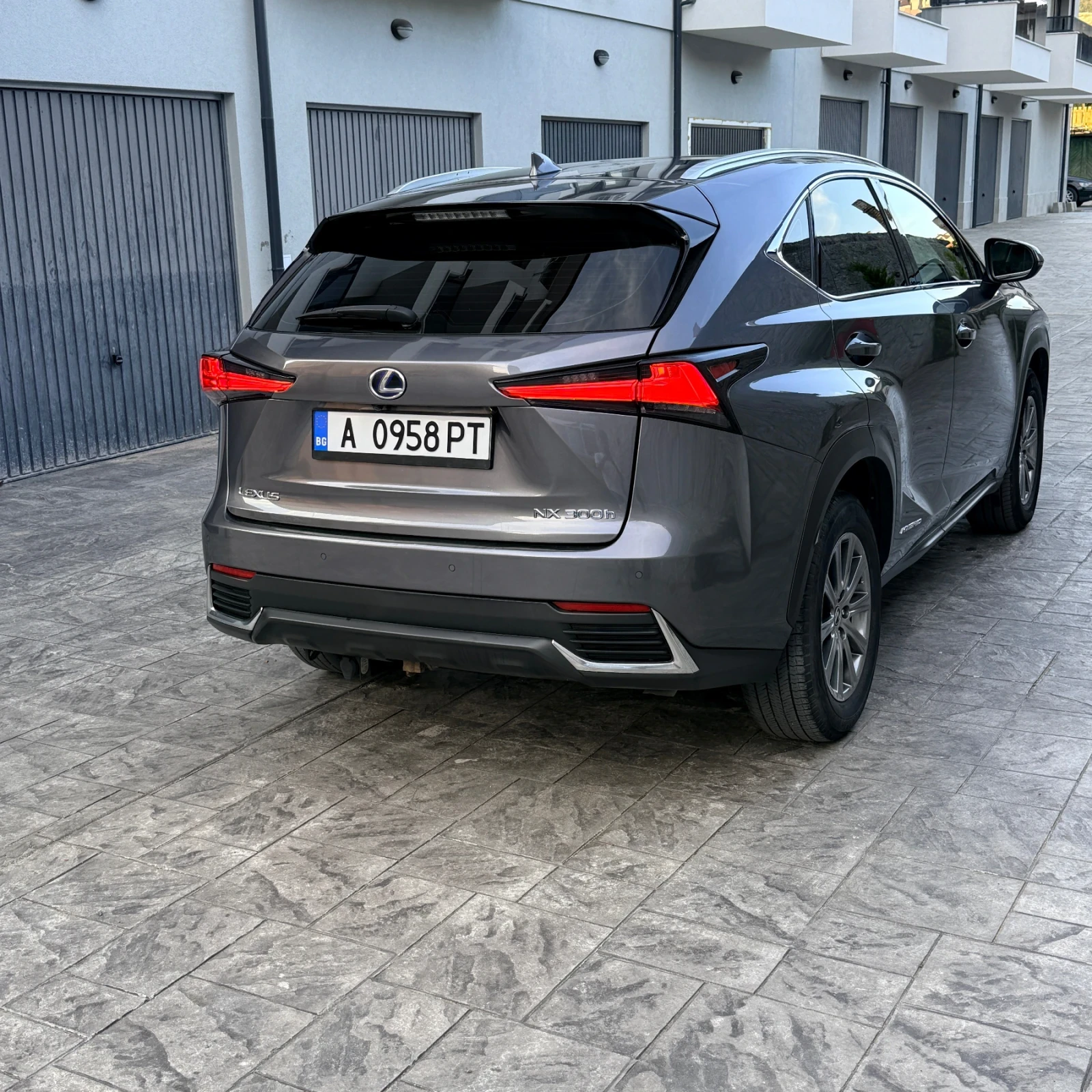 Lexus NX 300h, снимка 5 - Автомобили и джипове - 54830103