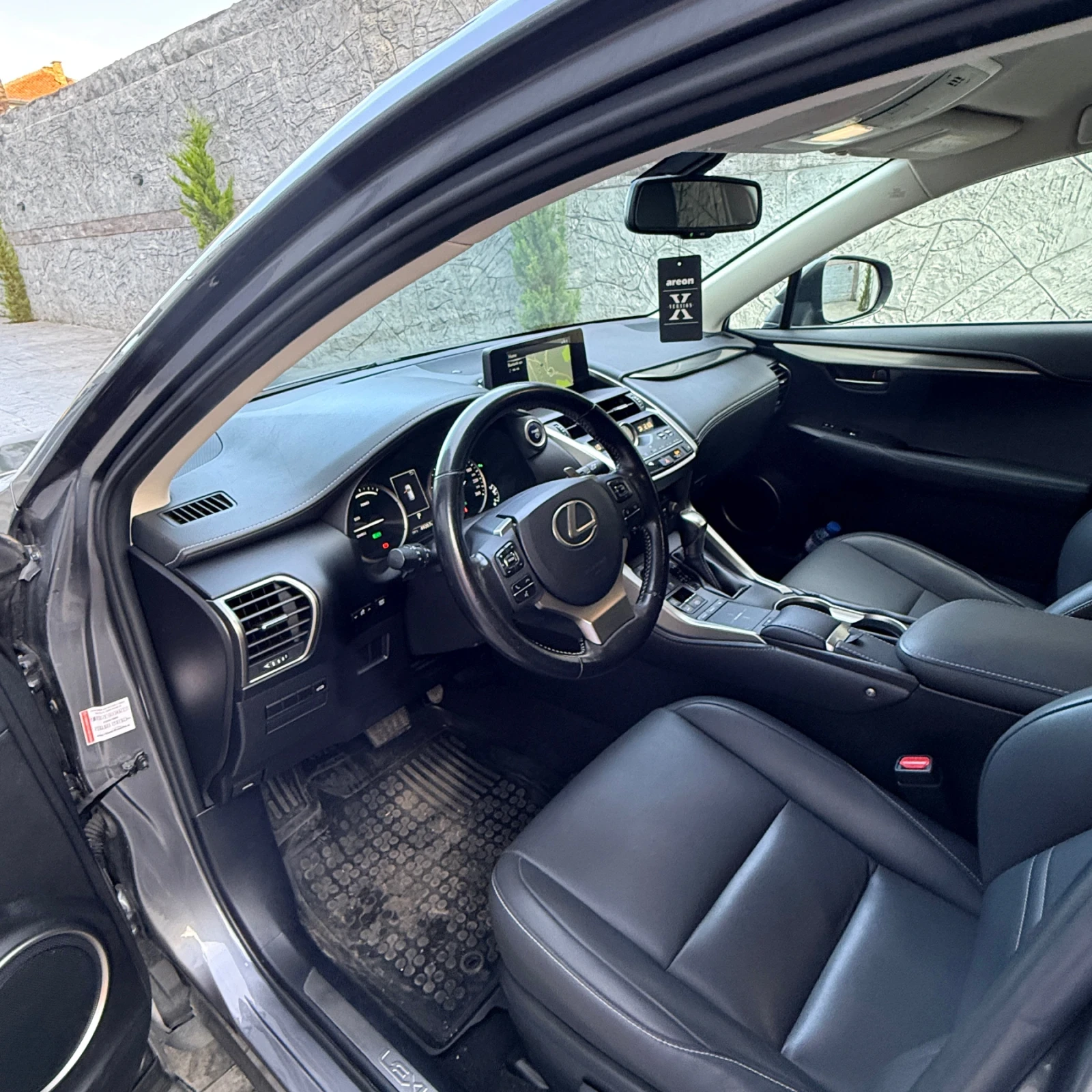 Lexus NX 300h, снимка 8 - Автомобили и джипове - 54830103