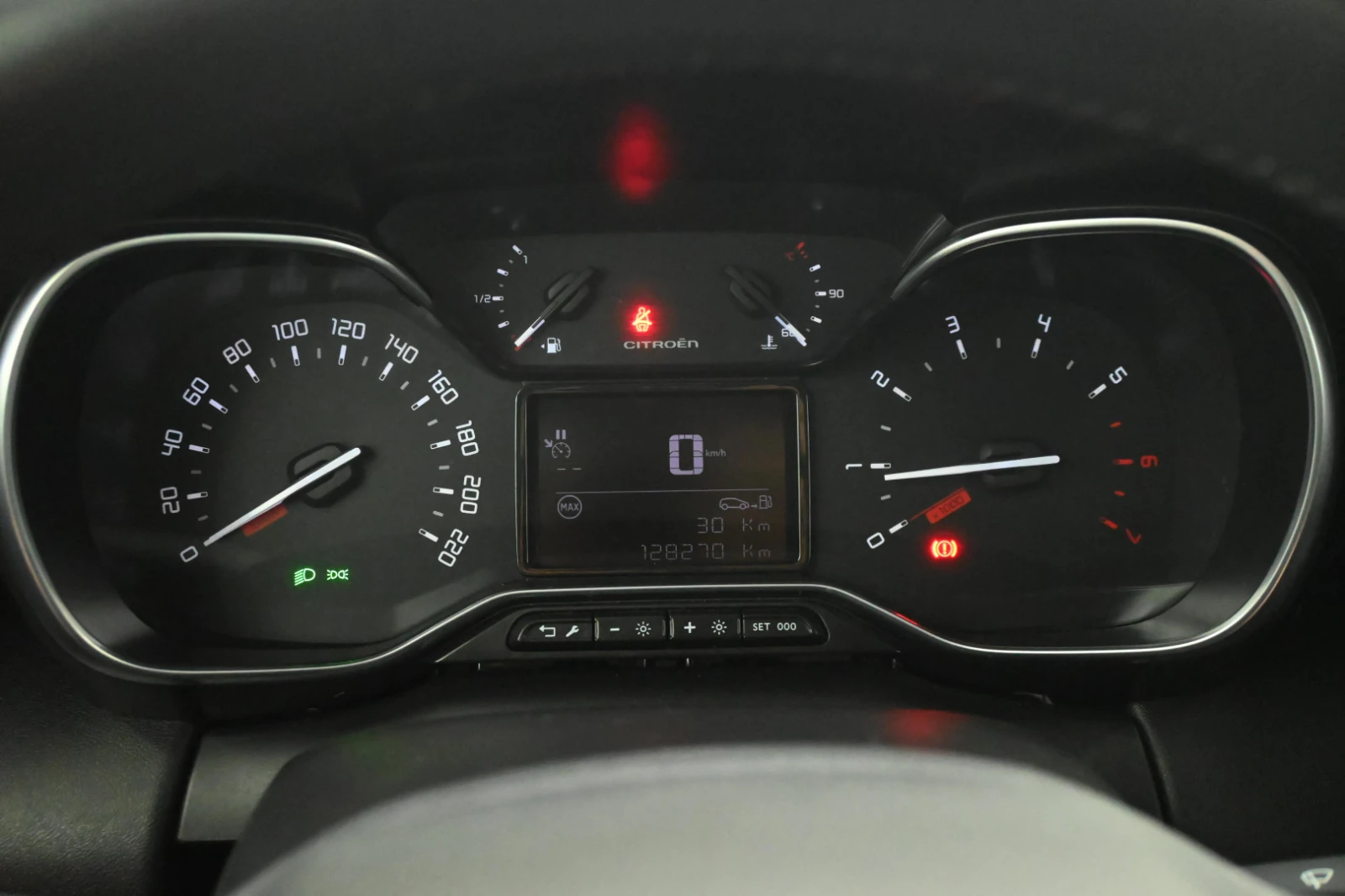 Citroen C3 Aircross 1.5 BlueHDi Facelift Shine, снимка 13 - Автомобили и джипове - 55234415