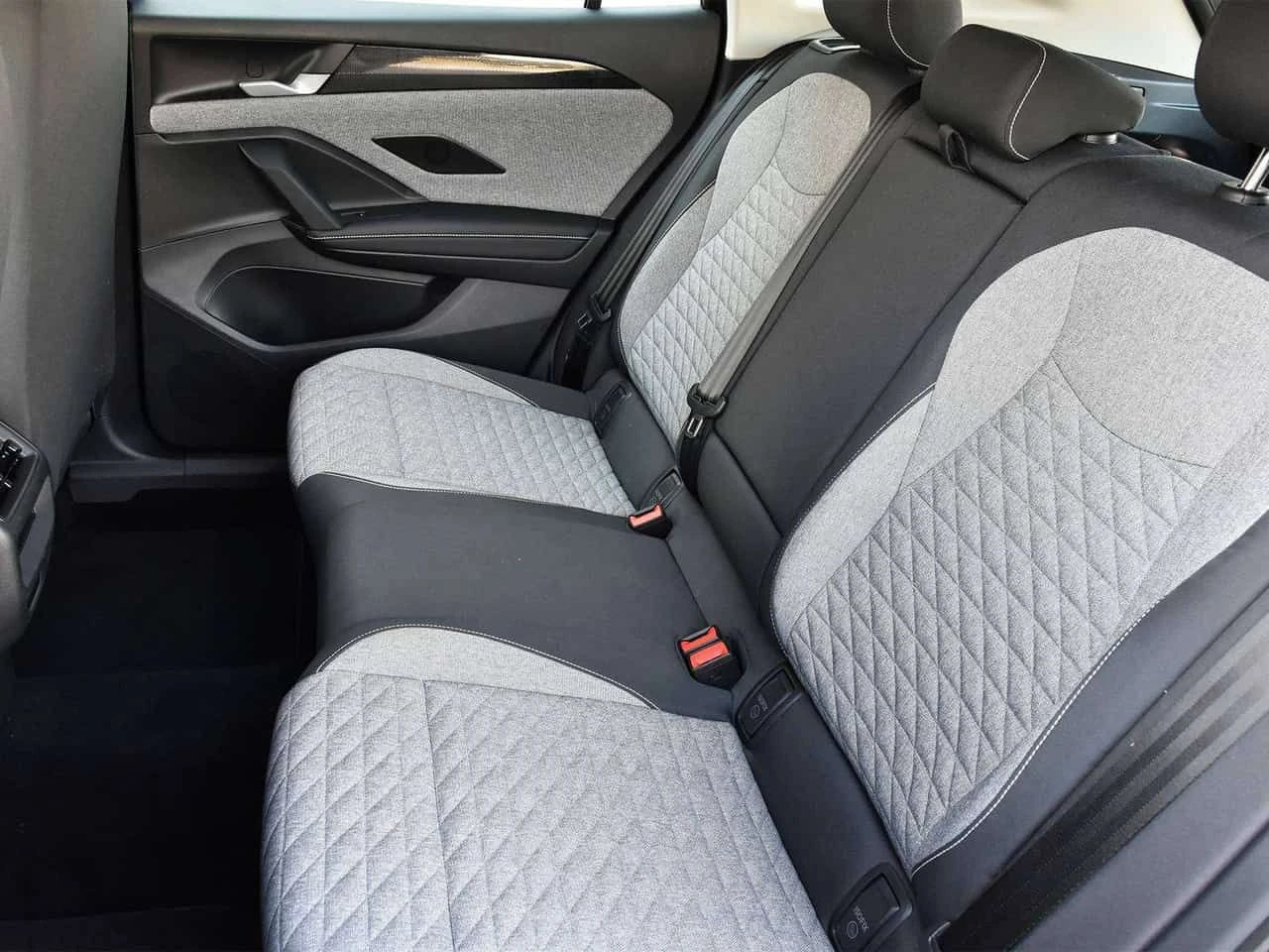 VW Tiguan 4Motion\Deep Black Pearl\��������\������ ����� | Mobile.bg � ����������� 13