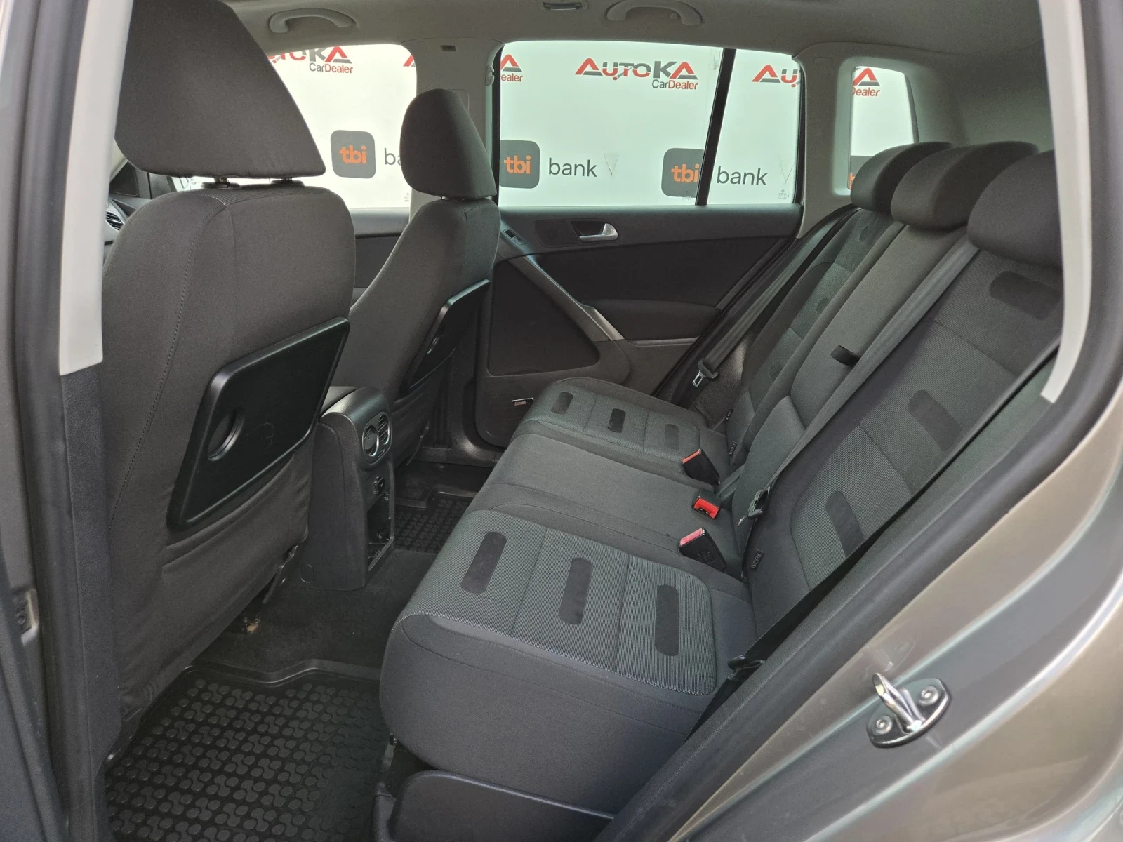 VW Tiguan 2.0TDI-140кс= АВТОМАТ= 4Х4= DYNAUDIO= PANO= ОБСЛУЖ, снимка 9 - Автомобили и джипове - 56299432