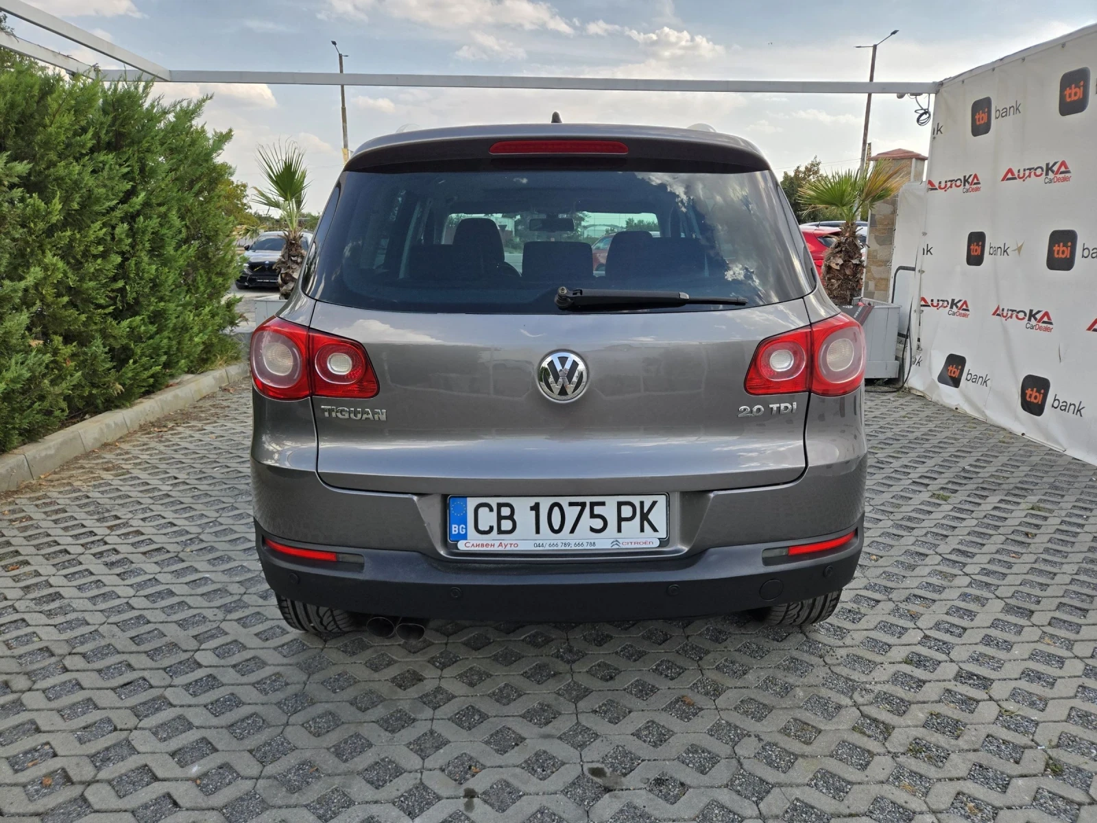 VW Tiguan 2.0TDI-140кс= АВТОМАТ= 4Х4= DYNAUDIO= PANO= ОБСЛУЖ, снимка 4 - Автомобили и джипове - 56299432