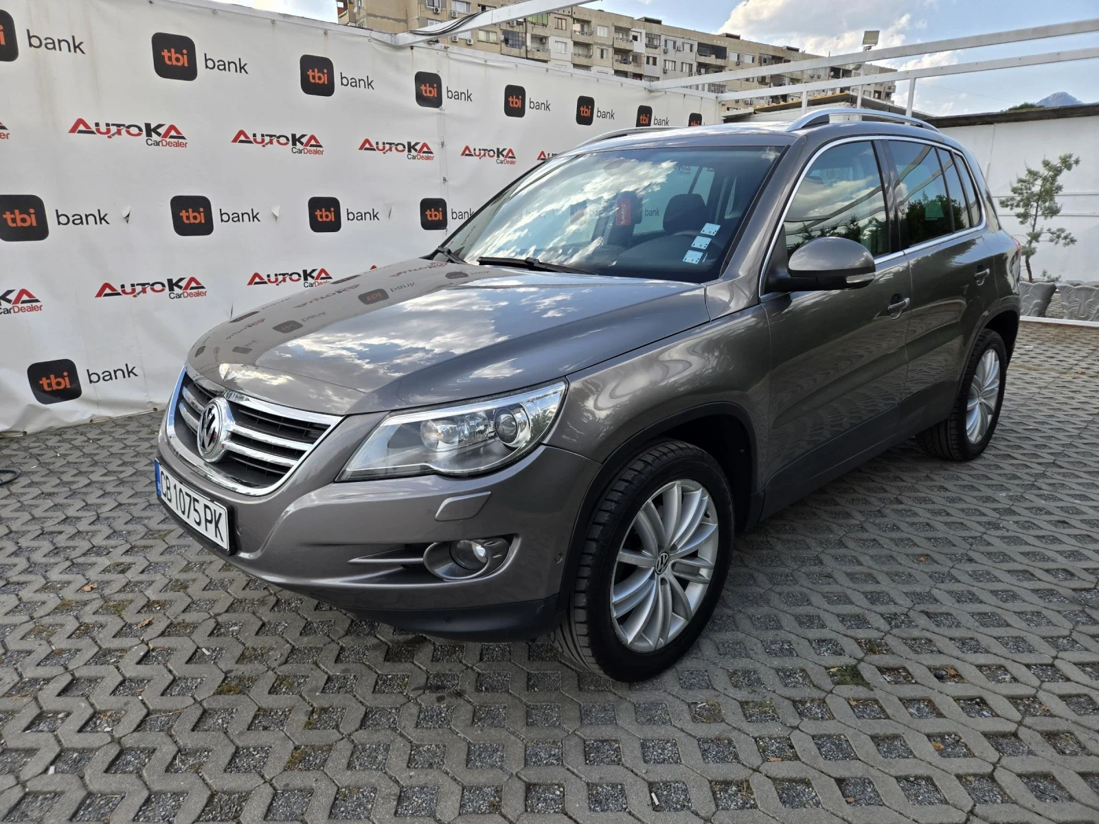 VW Tiguan 2.0TDI-140кс= АВТОМАТ= 4Х4= DYNAUDIO= PANO= ОБСЛУЖ, снимка 6 - Автомобили и джипове - 56299432