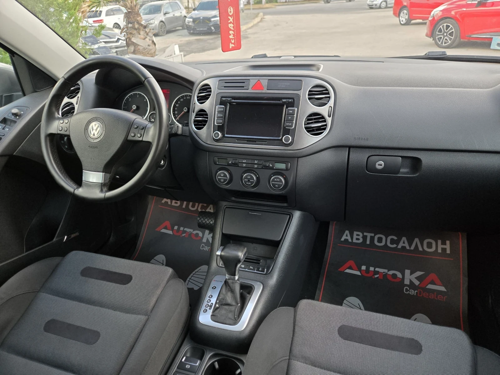 VW Tiguan 2.0TDI-140кс= АВТОМАТ= 4Х4= DYNAUDIO= PANO= ОБСЛУЖ, снимка 13 - Автомобили и джипове - 56299432