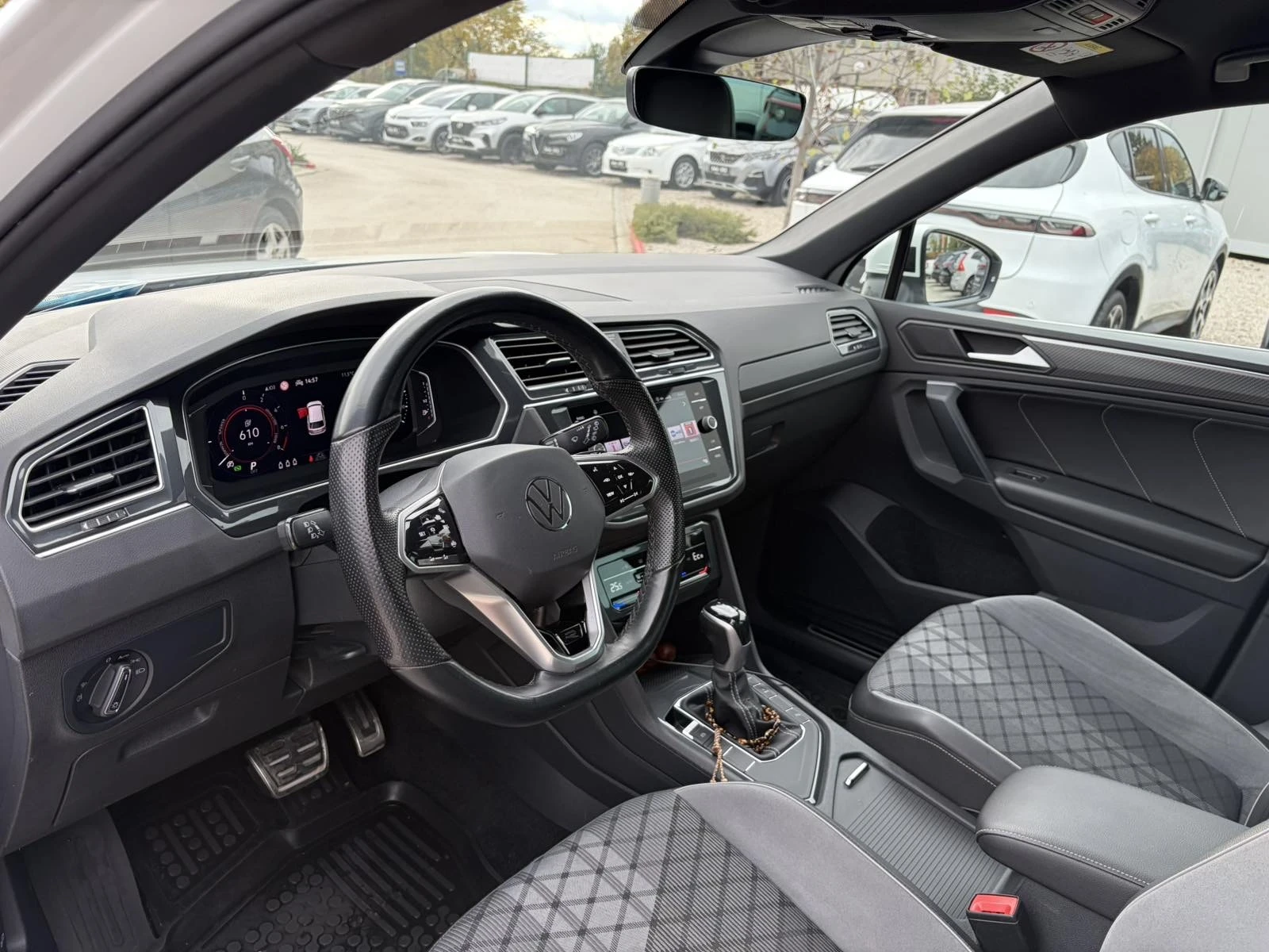 VW Tiguan 1.4, снимка 10 - Автомобили и джипове - 56698023