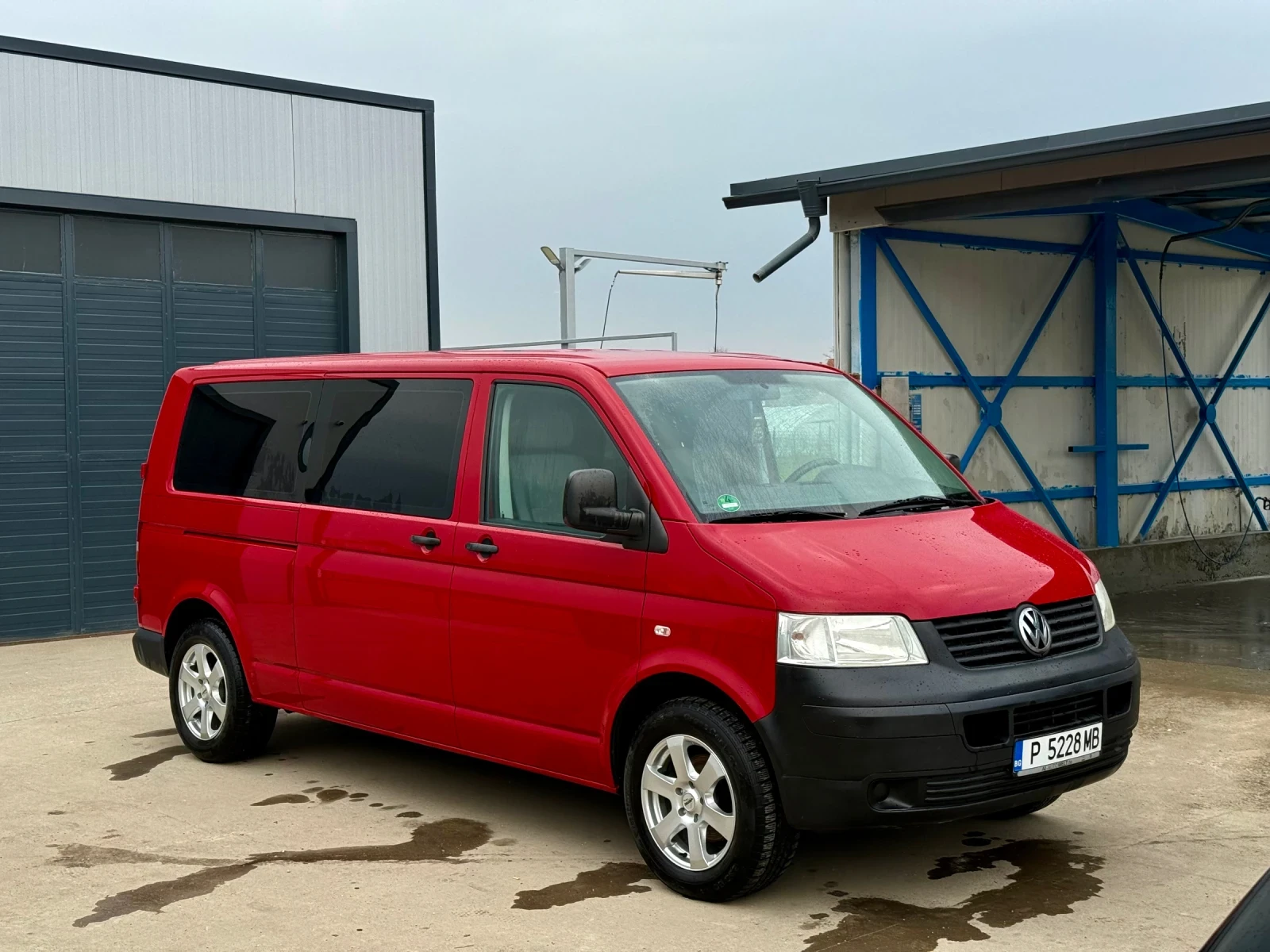 VW T5 Дългата 1.9TDI с Климатик 8 местен, снимка 2 - Бусове и автобуси - 53927059