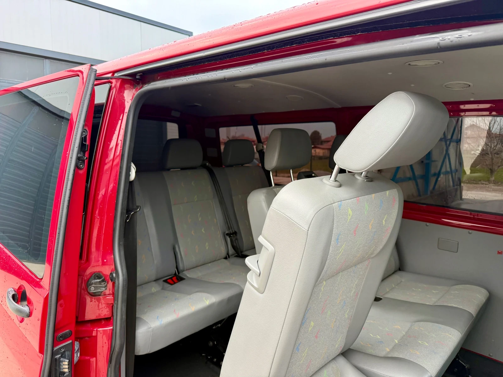 VW T5 Дългата 1.9TDI с Климатик 8 местен, снимка 13 - Бусове и автобуси - 53927059