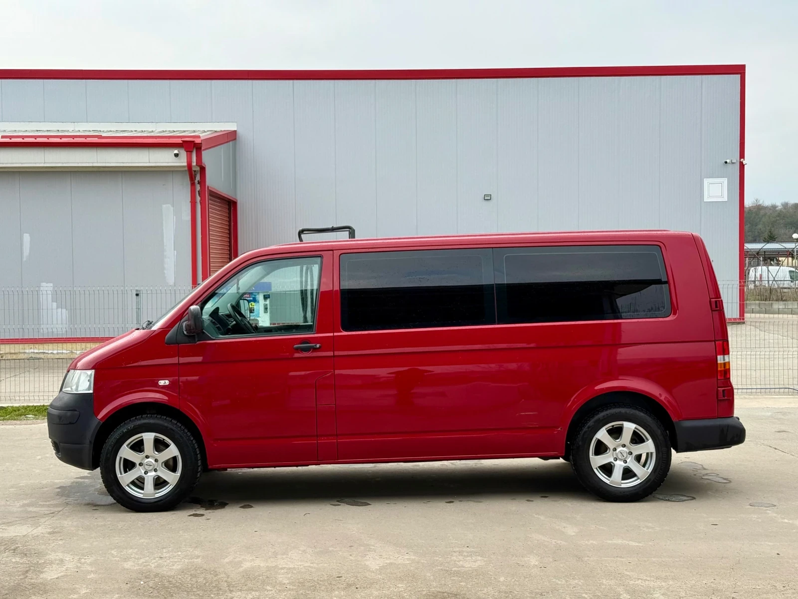 VW T5 Дългата 1.9TDI с Климатик 8 местен, снимка 5 - Бусове и автобуси - 53927059