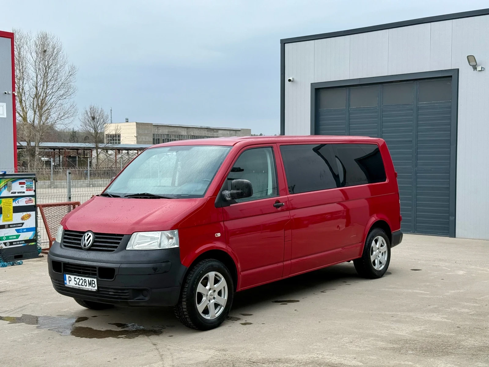 VW T5 Дългата 1.9TDI с Климатик 8 местен