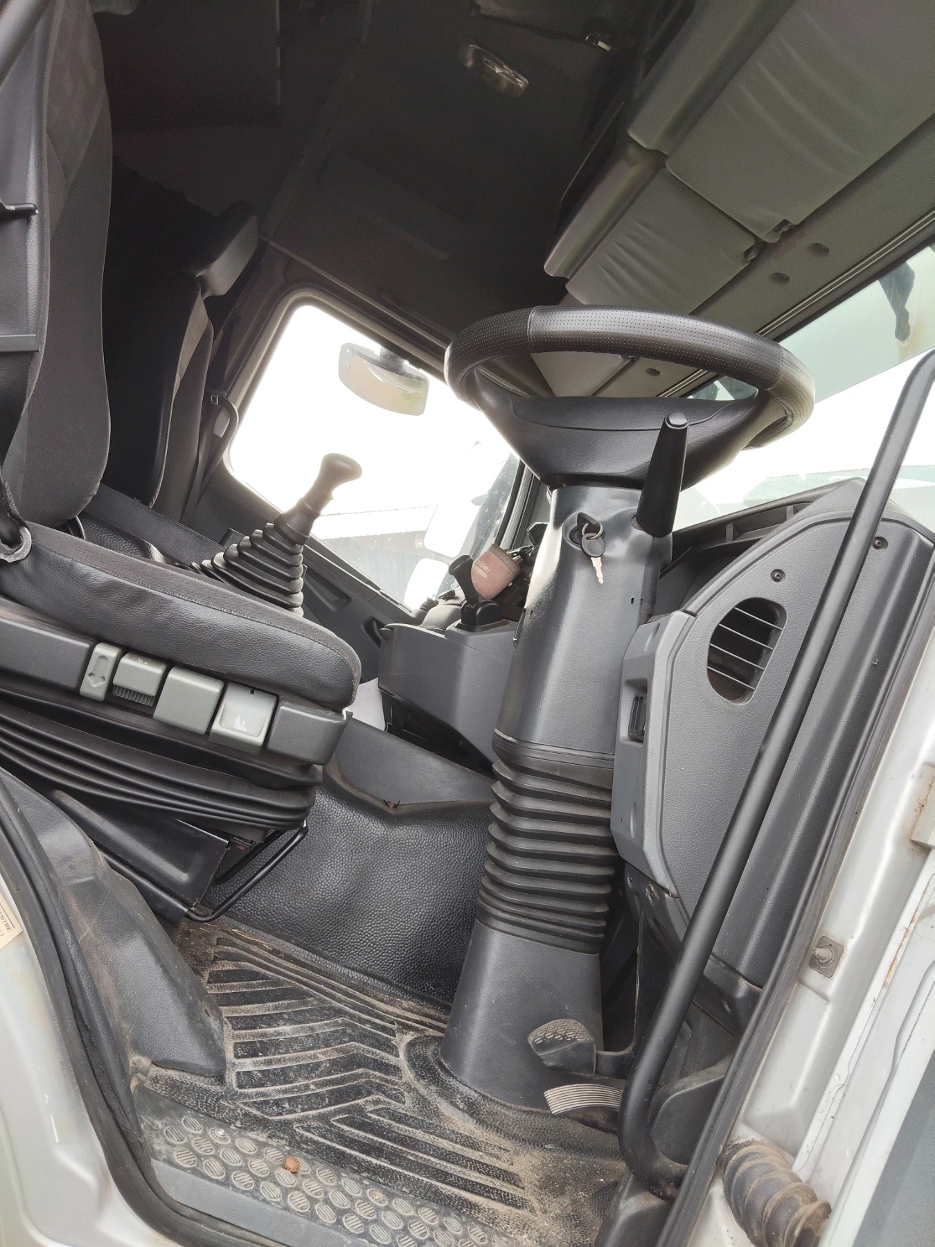 Mercedes-Benz Actros Бордови - изображение 6