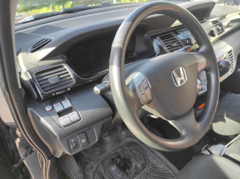 Honda Fr-v, снимка 4 - Автомобили и джипове - 45694998
