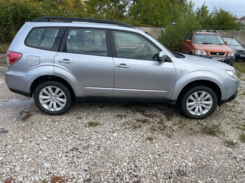 Subaru Forester 2.0 Navi, снимка 6 - Автомобили и джипове - 47561069