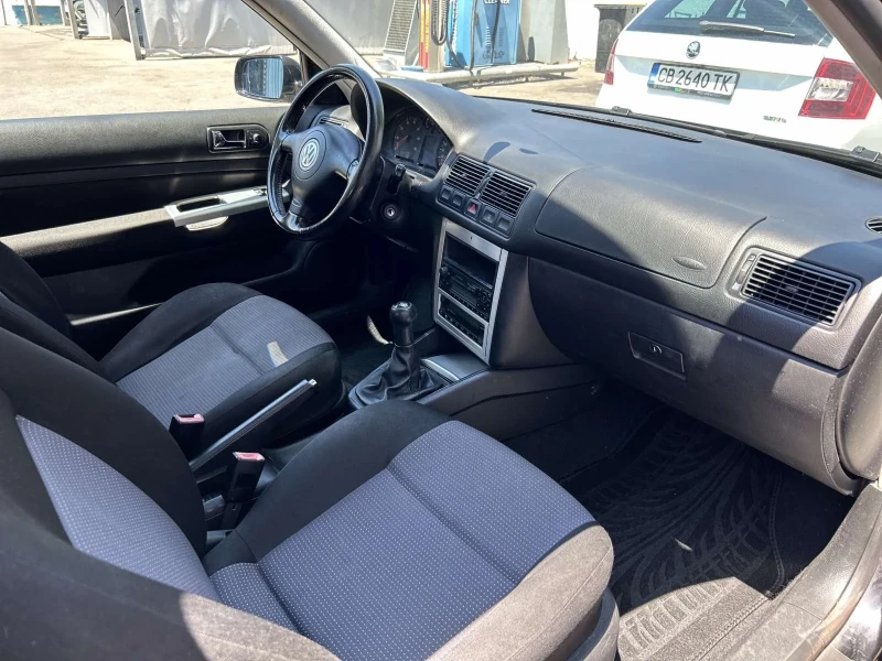 VW Golf 1.6 , снимка 6 - Автомобили и джипове - 47918954