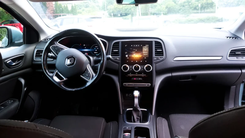 Renault Megane 1.6 Plug-in Hybrid, снимка 7 - Автомобили и джипове - 51204614