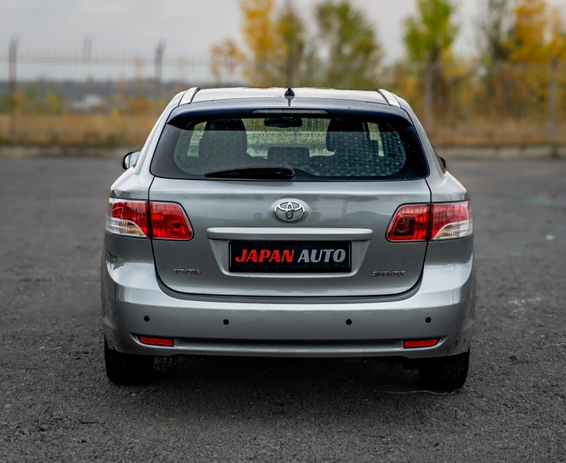 Toyota Avensis 1.8 VVT-i Automatic, снимка 4 - Автомобили и джипове - 51878366