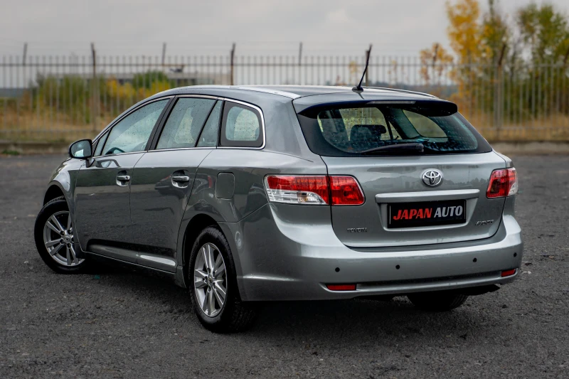 Toyota Avensis 1.8 VVT-i Automatic, снимка 5 - Автомобили и джипове - 51878366