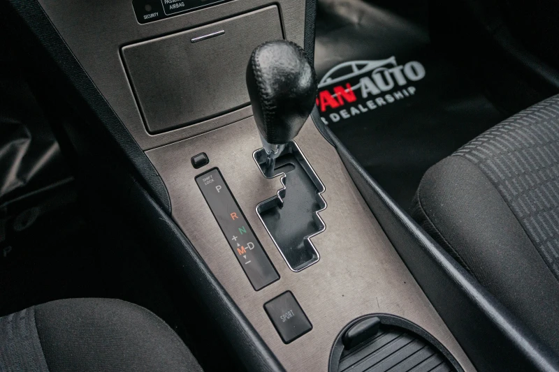 Toyota Avensis 1.8 VVT-i Automatic, снимка 12 - Автомобили и джипове - 51878366