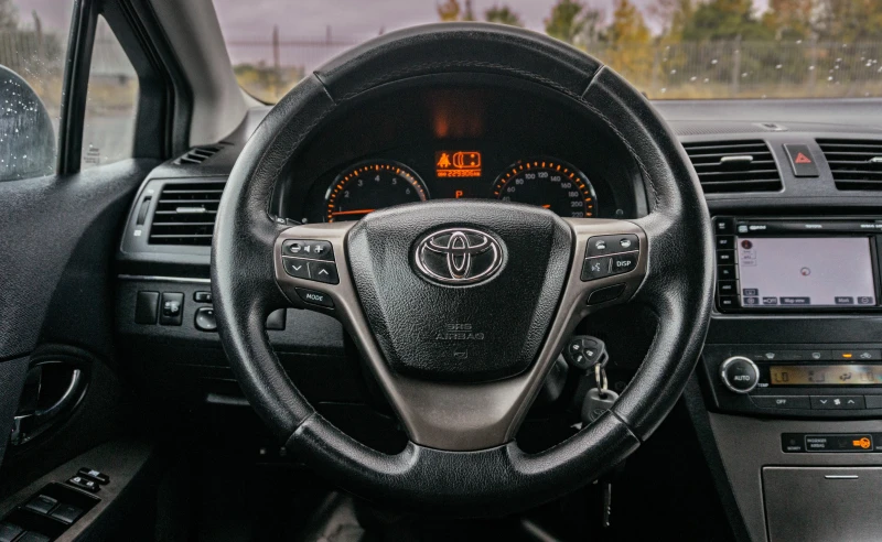 Toyota Avensis 1.8 VVT-i Automatic, снимка 8 - Автомобили и джипове - 51878366