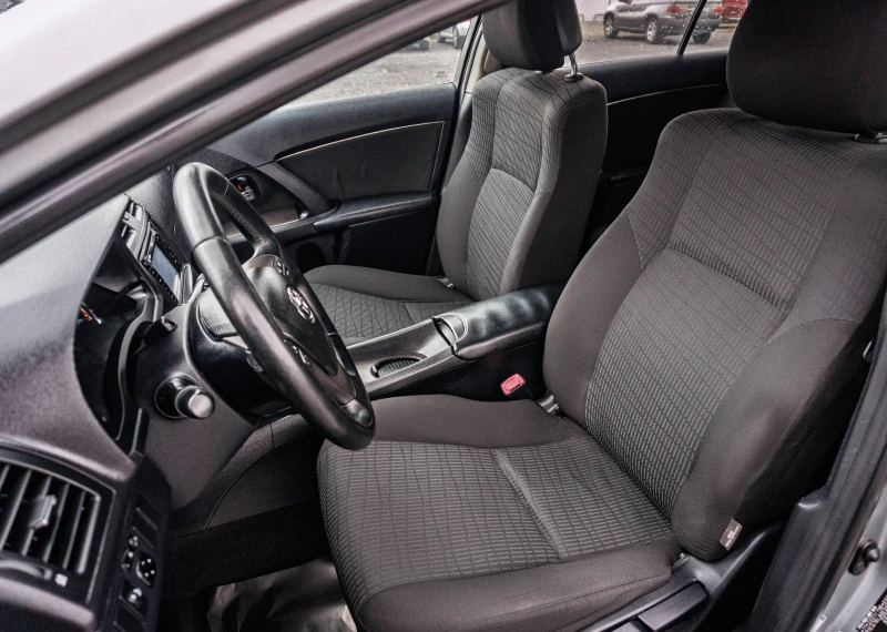 Toyota Avensis 1.8 VVT-i Automatic, снимка 9 - Автомобили и джипове - 51878366