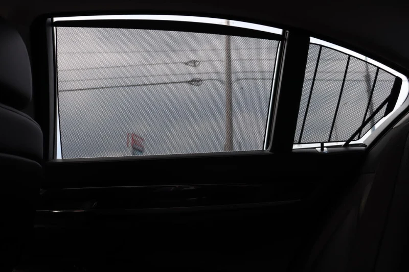 BMW 750 * 750i* xDrive* АвтоКреди* (ЦЕНА ДО БГ), снимка 13 - Автомобили и джипове - 53103266