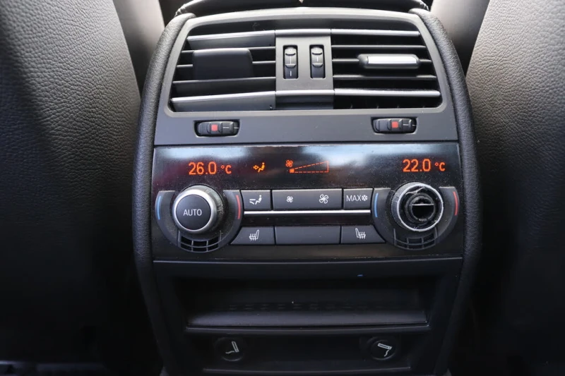 BMW 750 * 750i* xDrive* АвтоКреди* (ЦЕНА ДО БГ), снимка 12 - Автомобили и джипове - 53103266