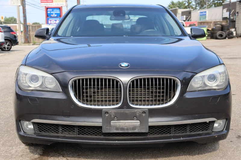 BMW 750 * 750i* xDrive* АвтоКреди* (ЦЕНА ДО БГ), снимка 2 - Автомобили и джипове - 53103266