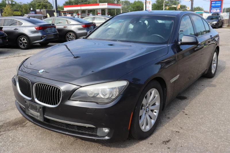 BMW 750 * 750i* xDrive* АвтоКреди* (ЦЕНА ДО БГ), снимка 3 - Автомобили и джипове - 53103266