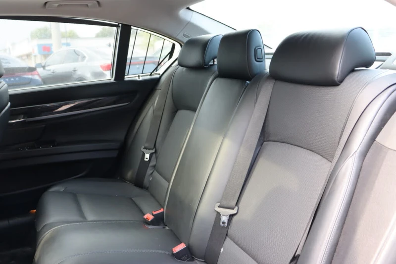 BMW 750 * 750i* xDrive* АвтоКреди* (ЦЕНА ДО БГ), снимка 11 - Автомобили и джипове - 53103266