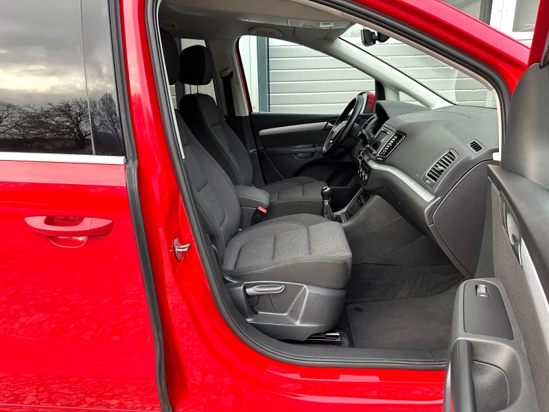 VW Sharan 2.0TDIФЕЙСЛИФТ  ПОДГРЕВ ЛЕД НАВИ , снимка 12 - Автомобили и джипове - 53263133