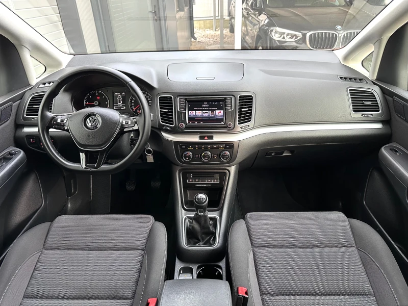 VW Sharan 2.0TDIФЕЙСЛИФТ  ПОДГРЕВ ЛЕД НАВИ , снимка 15 - Автомобили и джипове - 53263133