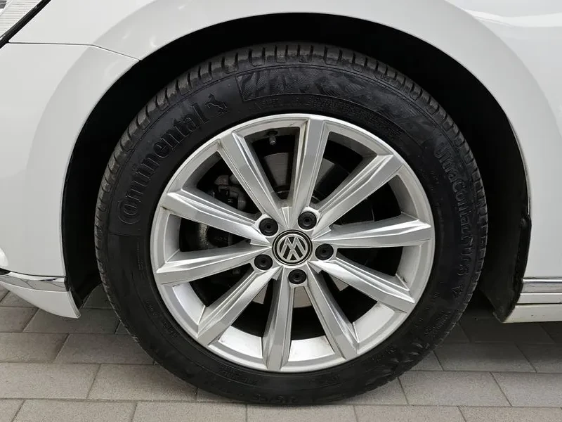 VW Passat 2.0 Tdi, снимка 5 - Автомобили и джипове - 55111207