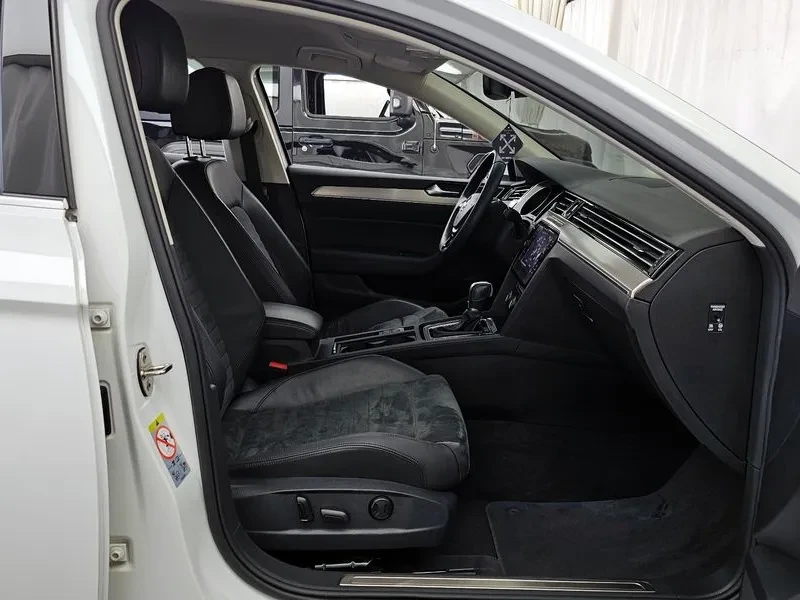 VW Passat 2.0 Tdi, снимка 11 - Автомобили и джипове - 55111207