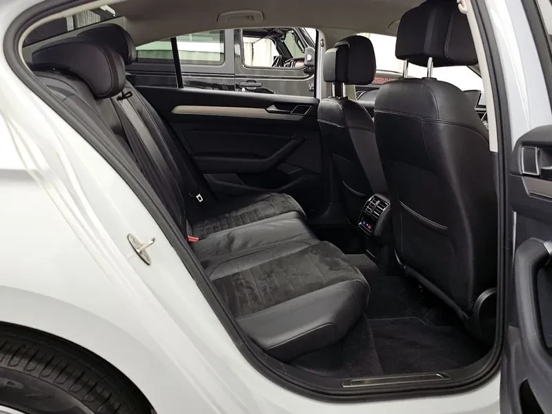 VW Passat 2.0 Tdi, снимка 12 - Автомобили и джипове - 55111207