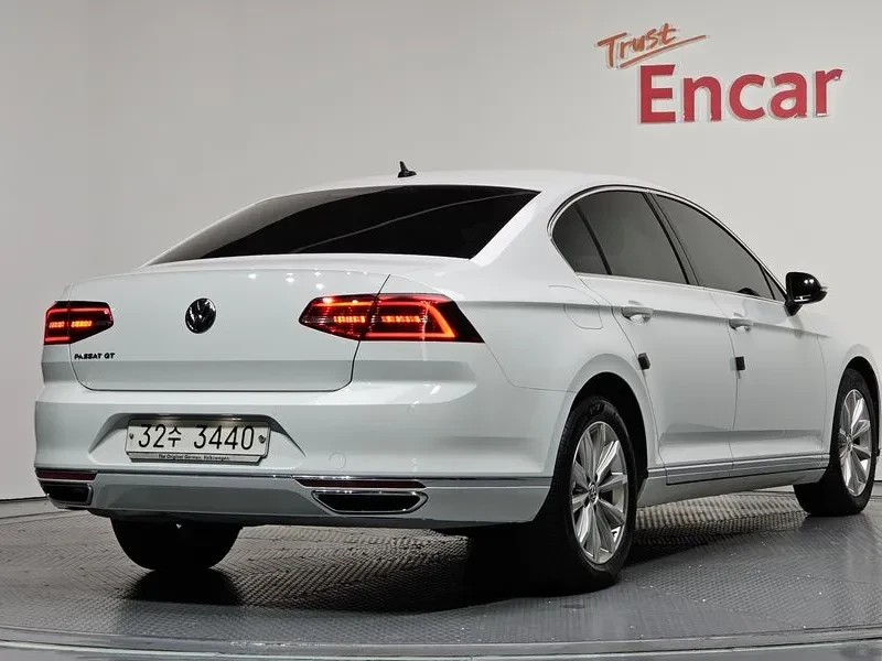 VW Passat 2.0 Tdi, снимка 2 - Автомобили и джипове - 55111207