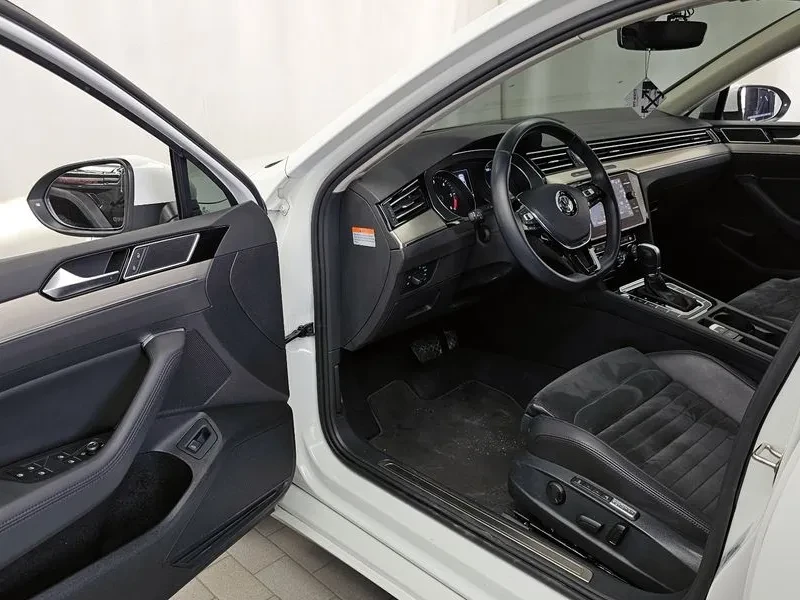 VW Passat 2.0 Tdi, снимка 10 - Автомобили и джипове - 55111207