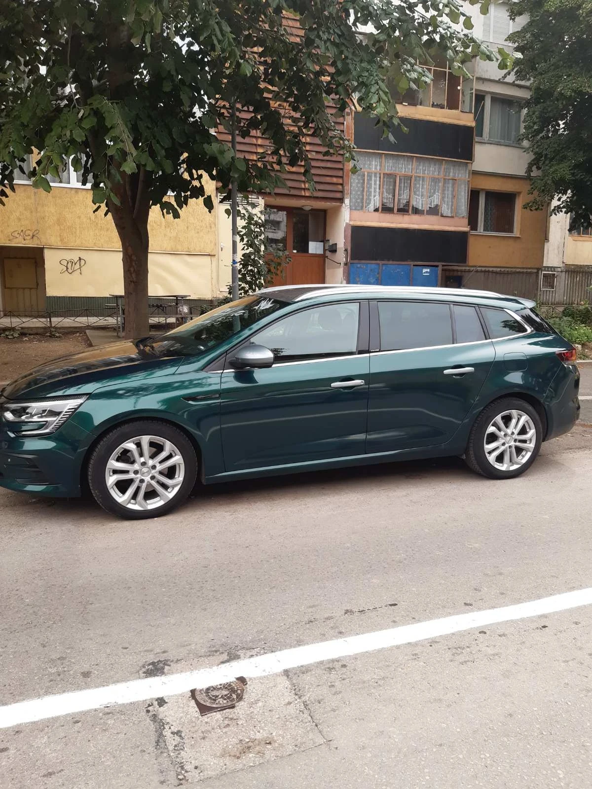 Renault Megane 1.6 Plug-in Hybrid - изображение 2