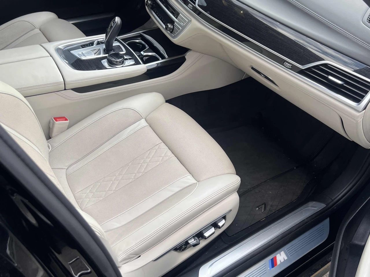 BMW 750 * АВТО КРЕДИТ* ЦЕНА ДО БГ * CARFAX *  - изображение 10
