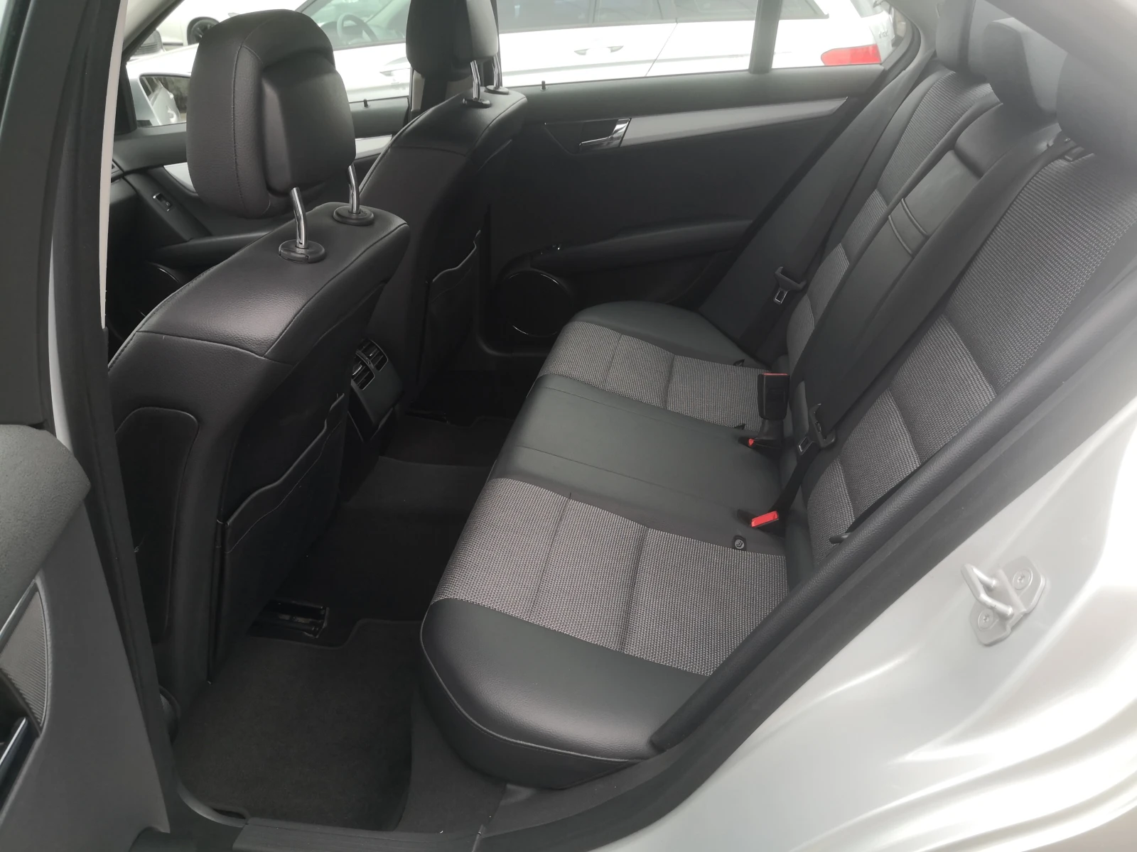 Mercedes-Benz C 180 i Avantgarde  2010г. Евро 5 - изображение 10