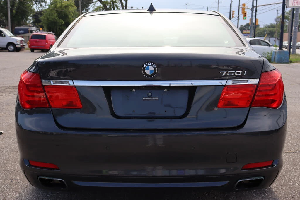 BMW 750 * 750i* xDrive* АвтоКреди* (ЦЕНА ДО БГ) - изображение 5