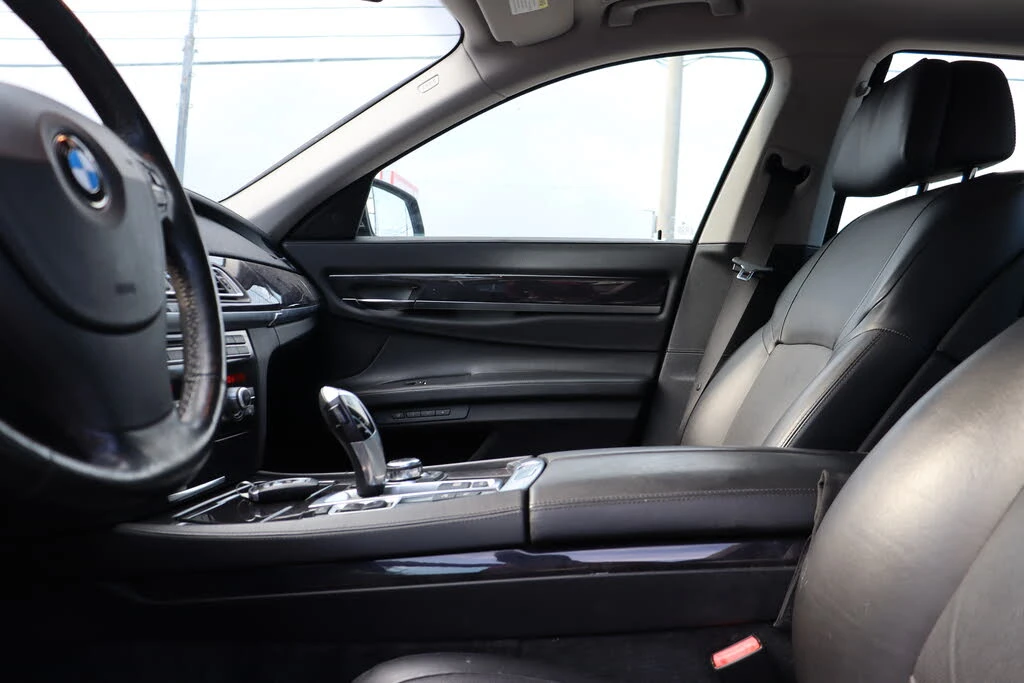 BMW 750 * 750i* xDrive* АвтоКреди* (ЦЕНА ДО БГ) - изображение 9