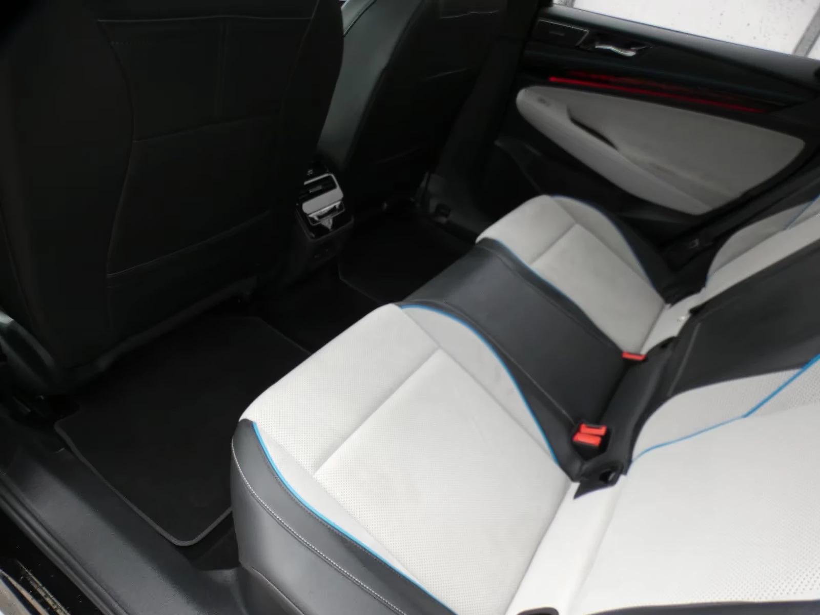 VW ID.7 PRO/286HP/MATRIX/360/MASSAGE/HUD/PANO/MEMO/246q, снимка 12 - Автомобили и джипове - 54388994