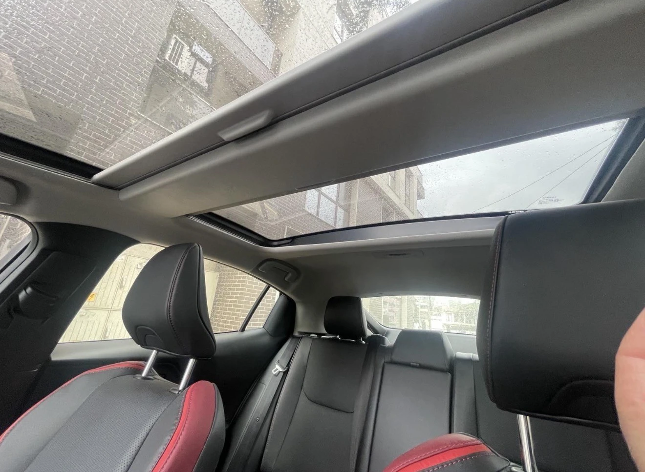 Toyota Prius XSE Plug In Hybrid, снимка 12 - Автомобили и джипове - 54399369