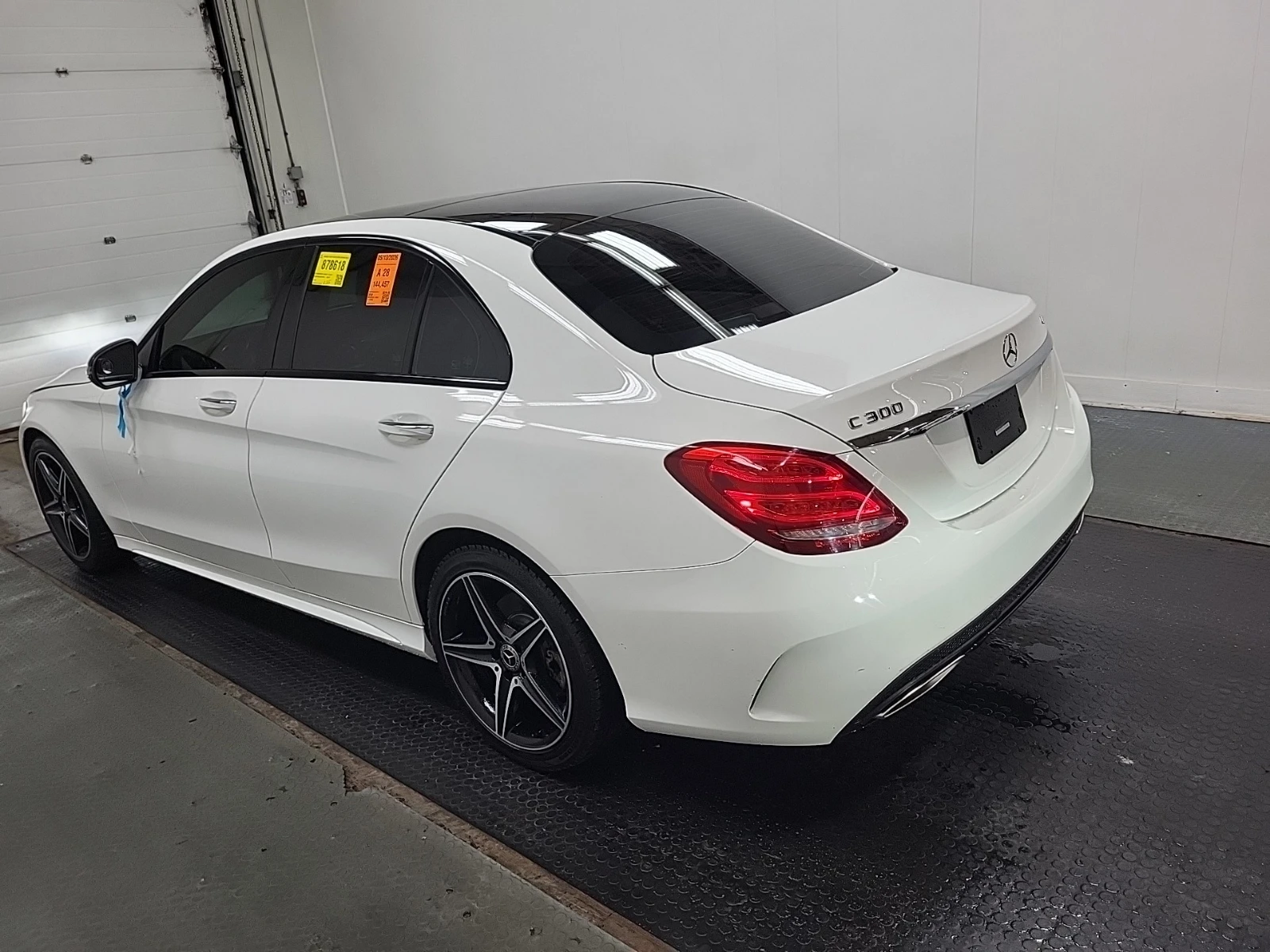 Mercedes-Benz C 300 AMG-PKG| Night-pkg | Keyless | CarPlay | Подгрев |, снимка 4 - Автомобили и джипове - 54501888