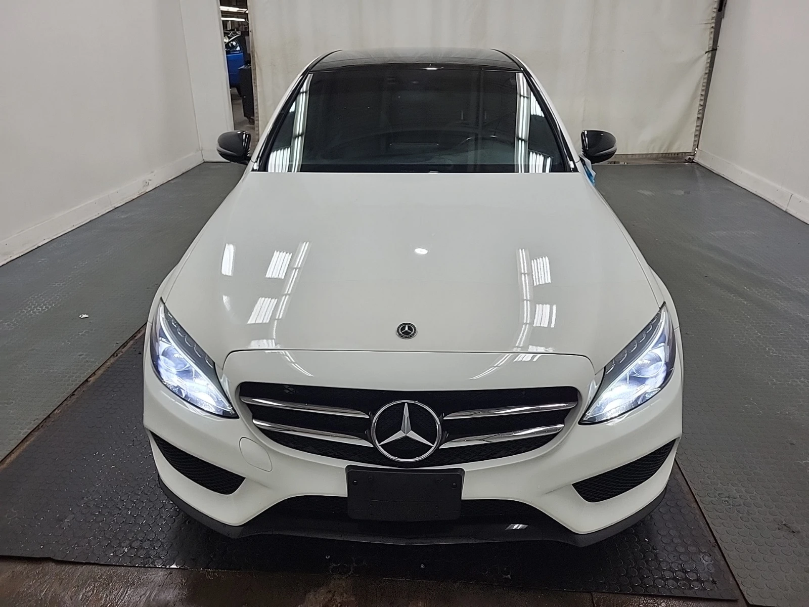 Mercedes-Benz C 300 AMG-PKG| Night-pkg | Keyless | CarPlay | Подгрев |, снимка 2 - Автомобили и джипове - 54501888