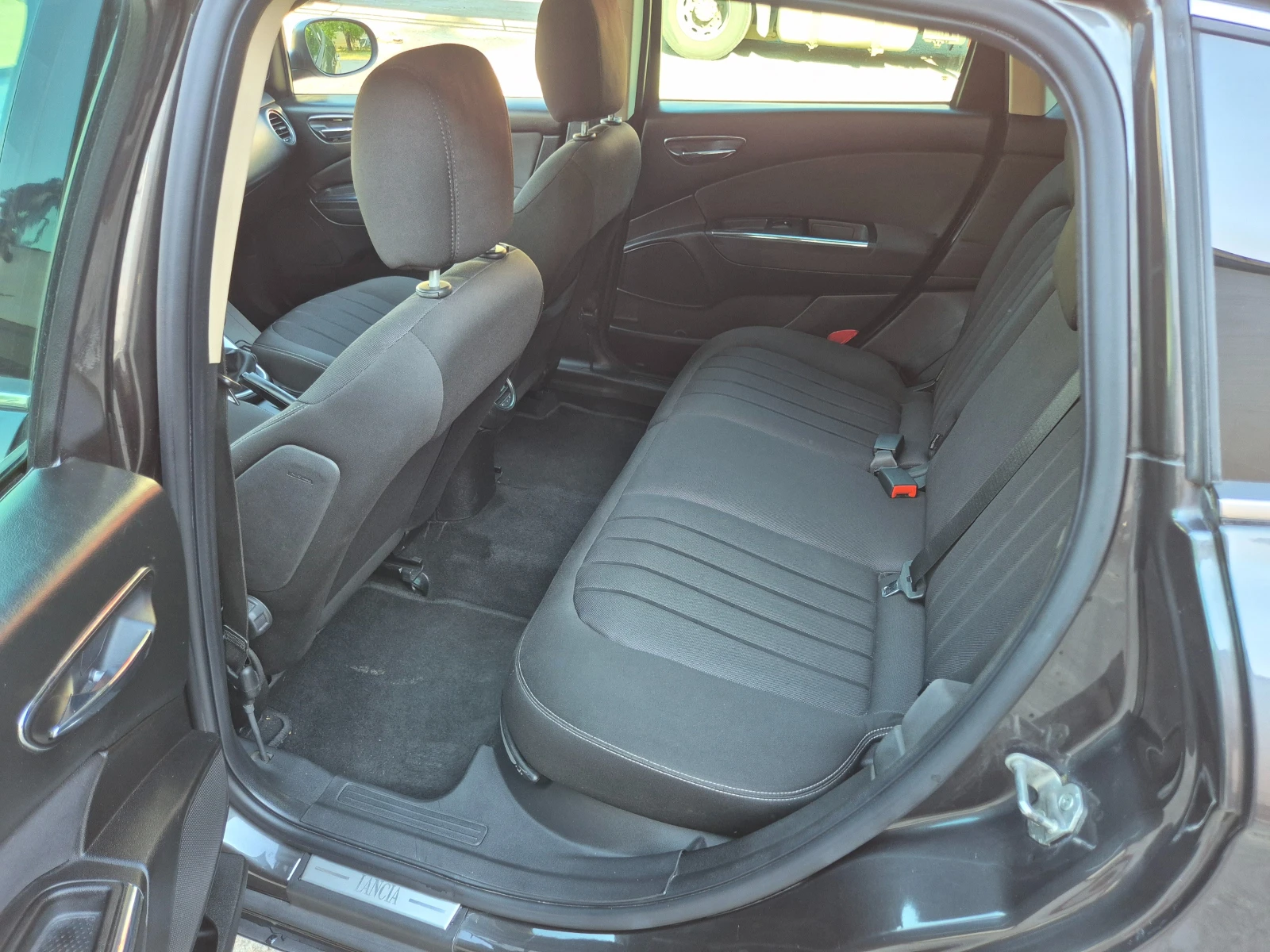 Lancia Delta 1.4i-ГАЗ-Италия , снимка 8 - Автомобили и джипове - 54844684