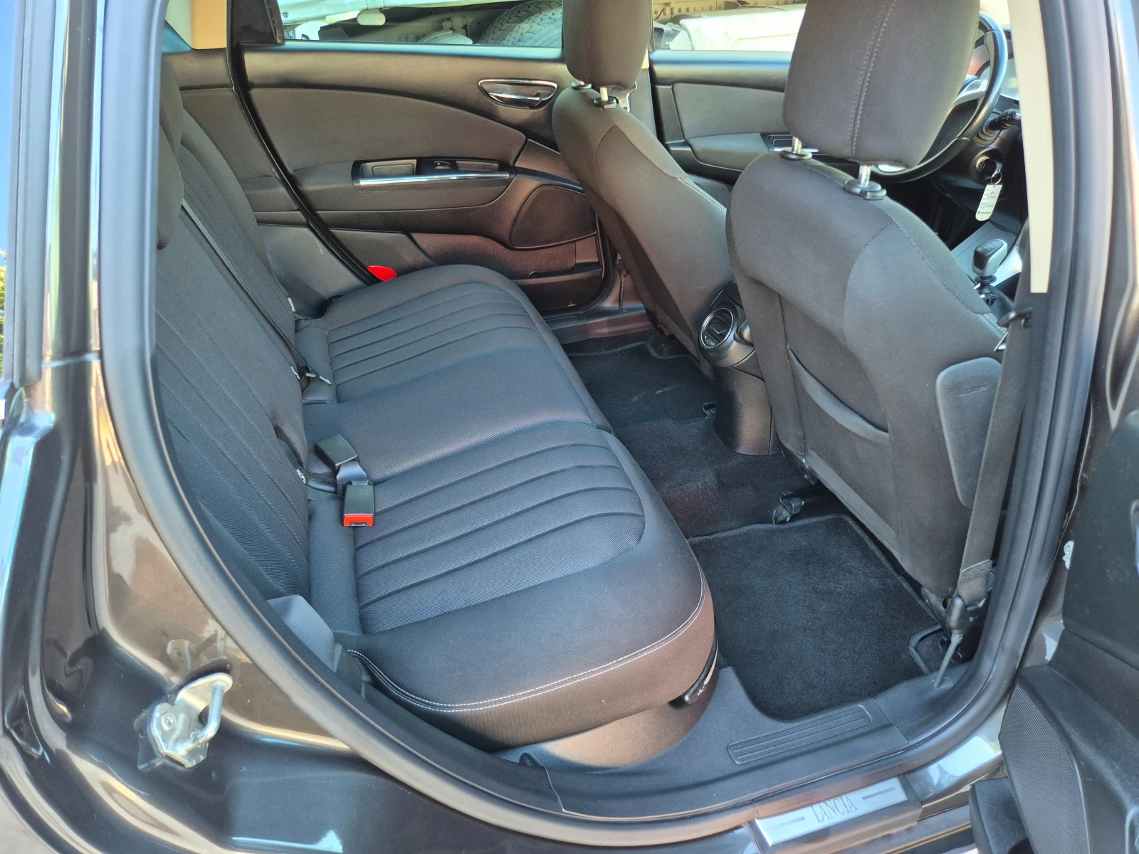 Lancia Delta 1.4i-ГАЗ-Италия , снимка 12 - Автомобили и джипове - 54844684