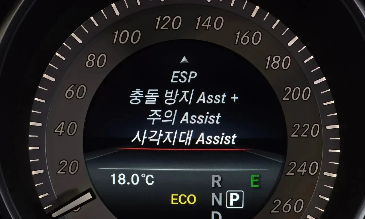 Mercedes-Benz E 220 ОЧАКВАН ВНОС 94 000КМ., снимка 14 - Автомобили и джипове - 54862903